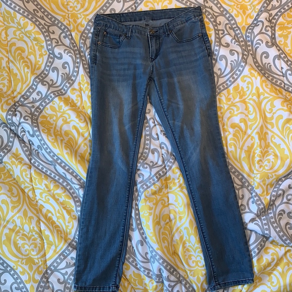 EXPRESS jeans size 4. Super soft, cute back pocket detail.
